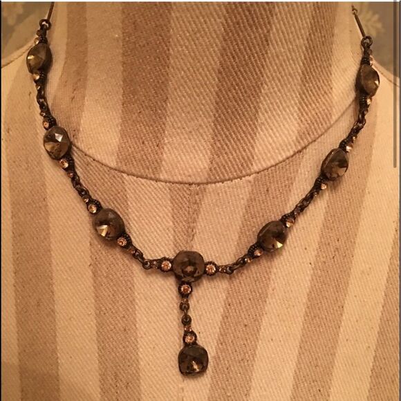 YONI GORGEOUS crystal gem necklace - Picture 5 of 9